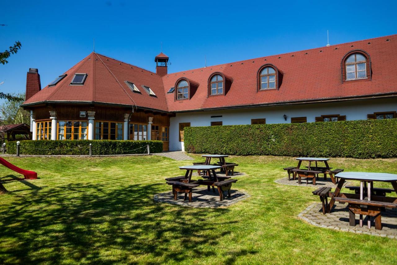 Penzion Terasa, Bed & Breakfast Velke Losiny Exterior photo